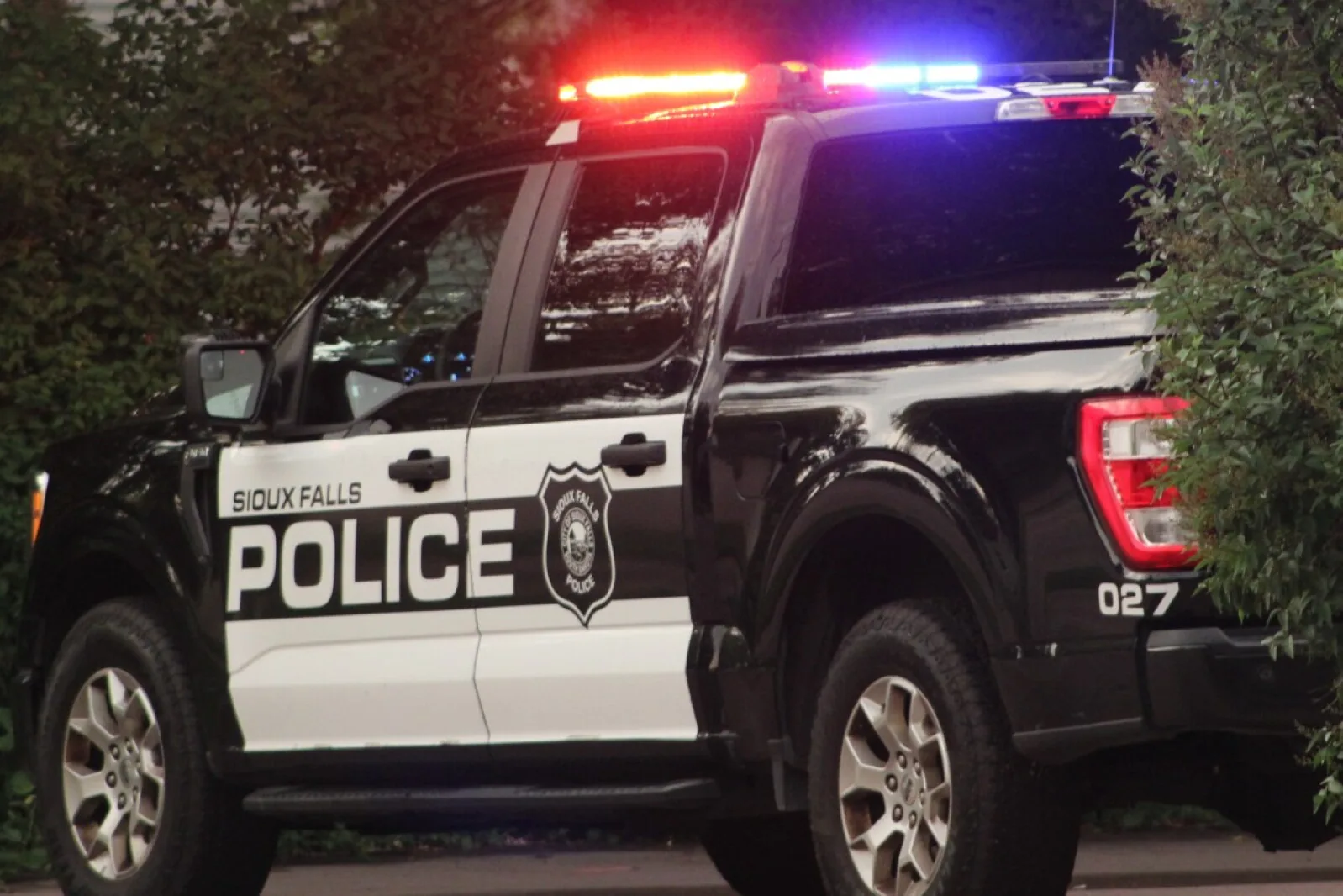 Sioux Falls Police Investigate Homicide Near Empire Mall After Victim Found Dead Inside a Structure and Suspect Is Arrested in Iowa